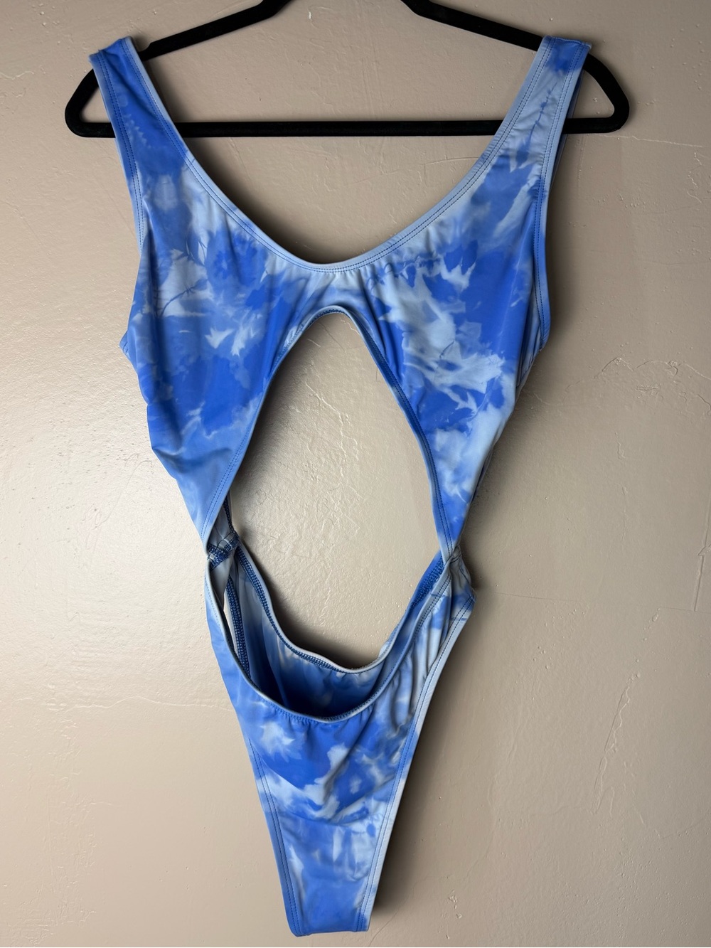 Dippin’ Daisy’s Blue Tie Dye Circle Cut Out Monokini One Piece Swimsuit Large